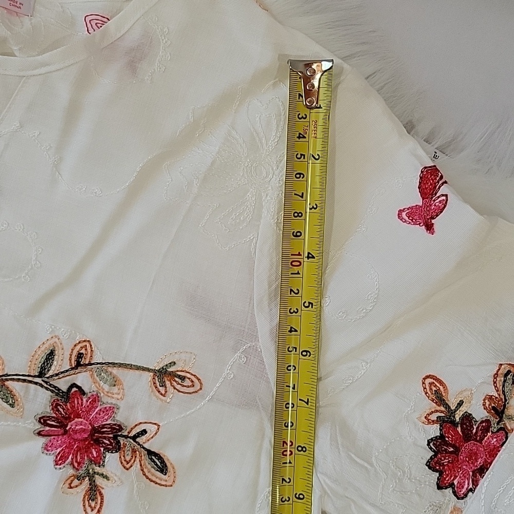 White Floral Embroidered Blouse - Picture 15 of 15